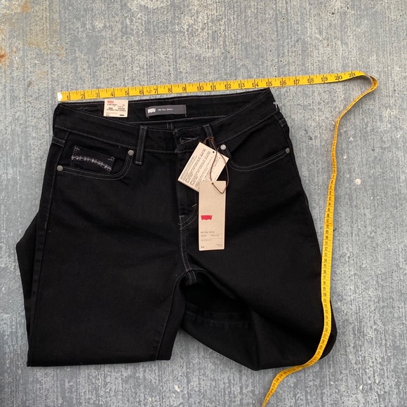 Black Levi jeans - Picture 5 of 9